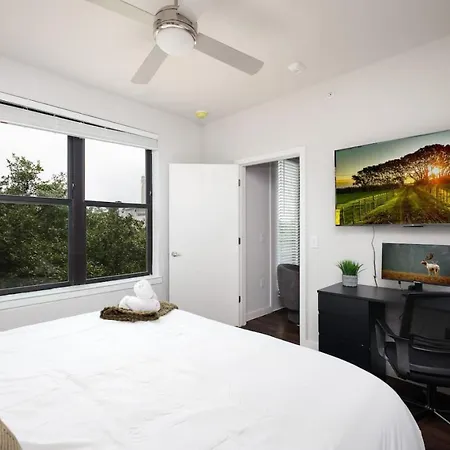 1Br Oasis W Pool&Parking, Near Rvrwlk & Conv Ctr Apartment